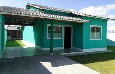 Imagem: A casa possui 3 Dormitórios, 2 Banheiros, 2 Vagas na garagem