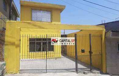 Imagem: A casa possui 2 Dormitórios, 2 Banheiros, 2 Vagas na garagem