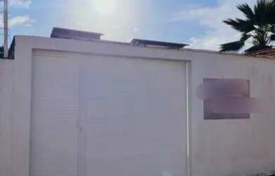 Imagem: A casa possui 2 Dormitórios, 2 Banheiros, 2 Vagas na garagem