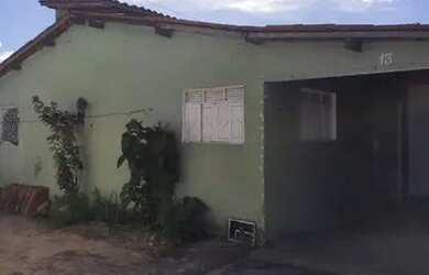 Imagem: A casa possui 2 Dormitórios, 1 Banheiro, 1 Vaga na garagem