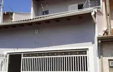 Imagem: A casa possui 3 Dormitórios, 4 Banheiros, 2 Vagas na garagem