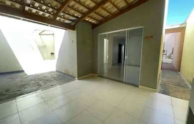 Imagem: A casa possui 2 Dormitórios, 1 Banheiro, 1 Vaga na garagem