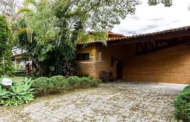 Imagem: A casa em condomínio possui 4 Dormitórios, 5 Banheiros, 2