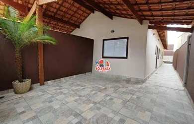 Imagem: A casa possui 2 Dormitórios, 2 Banheiros, 2 Vagas na garagem