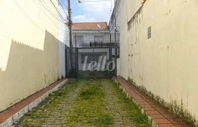 Imagem: A casa possui 2 Dormitórios, 1 Banheiro, 2 Vagas na garagem