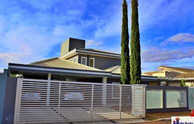 Imagem: A casa em condomínio possui 5 Dormitórios, 4 Banheiros, 4