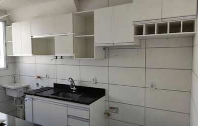 Imagem: O apartamento possui 2 Dormitórios, 1 Banheiro, 1 Vaga na garagem