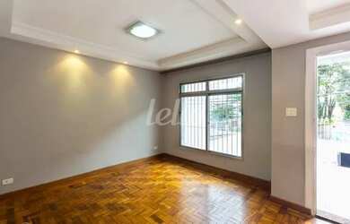 Imagem: A casa possui 4 Dormitórios, 2 Banheiros, 2 Vagas na garagem