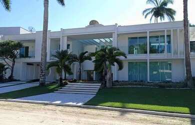 Imagem: A casa em condomínio possui 5 Dormitórios, 5 Banheiros, 5