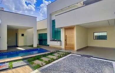 Imagem: A casa possui 4 Dormitórios, 2 Banheiros, 2 Vagas na garagem