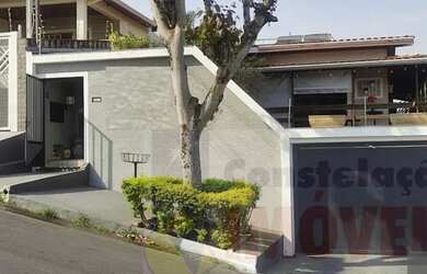 Imagem: A casa possui 3 Dormitórios, 3 Banheiros, 3 Vagas na garagem