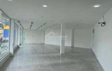 Imagem: O depósito possui 5 Vagas na garagem, 470m² de Área e está