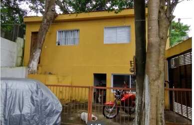 Imagem: A casa possui 2 Dormitórios, 1 Banheiro, 1 Vaga na garagem