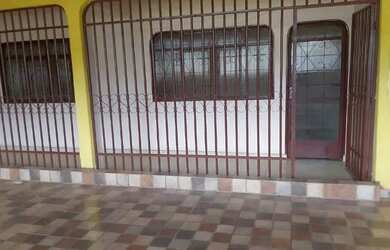 Imagem: A casa possui 2 Dormitórios, 2 Banheiros, 1 Vaga na garagem