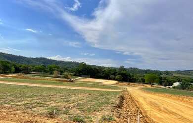 Imagem: O terreno possui 360m² de Área, Imóvel novo e está localizado