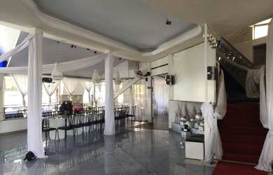 Imagem: A casa possui 3 Dormitórios, 4 Banheiros, 2 Vagas na garagem