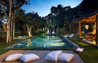 Imagem: A casa em condomínio possui 5 Dormitórios, 5 Banheiros, 3