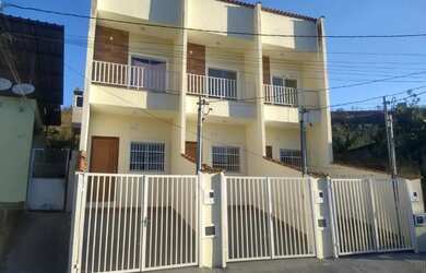 Imagem: A casa possui 2 Dormitórios, 2 Banheiros, 1 Vaga na garagem