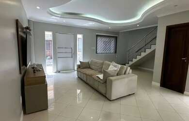 Imagem: A casa possui 3 Dormitórios, 2 Banheiros, 2 Vagas na garagem