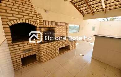 Imagem: A casa possui 4 Dormitórios, 2 Banheiros, 4 Vagas na garagem