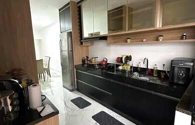 Imagem: A casa possui 3 Dormitórios, 4 Banheiros, 2 Vagas na garagem