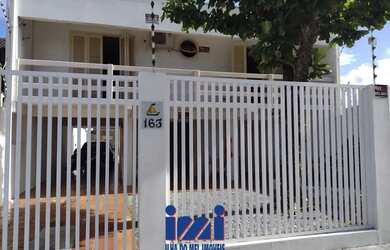 Imagem 2: Sobrado a venda com piscina à 30 metros do mar