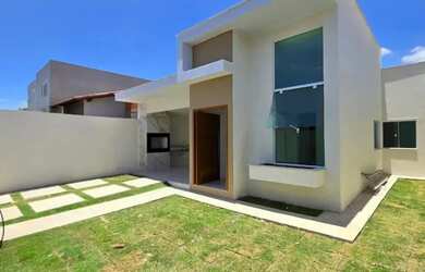 Imagem: A casa possui 3 Dormitórios, 3 Banheiros, 2 Vagas na garagem