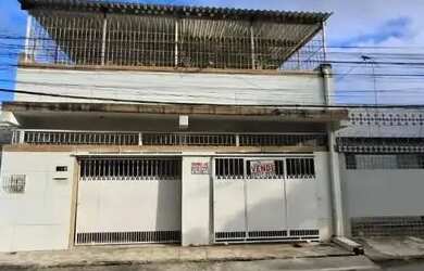 Imagem: A casa possui 3 Dormitórios, 3 Banheiros, 2 Vagas na garagem