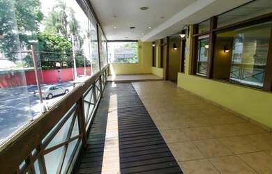 Imagem: O depósito possui 5 Vagas na garagem, 290m² de Área e está