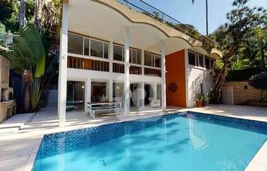 Imagem: A casa em condomínio possui 4 Dormitórios, 5 Banheiros, 2