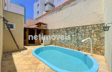 Imagem: A casa possui 4 Dormitórios, 4 Banheiros, 2 Vagas na garagem