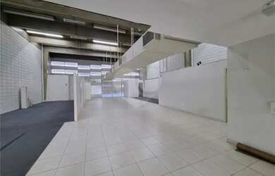 Imagem: O depósito possui 5 Vagas na garagem, 836m² de Área e está