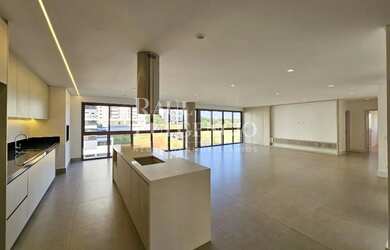 Imagem: O apartamento possui 3 Dormitórios, 4 Banheiros, 2 Vagas na