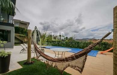 Imagem: A casa em condomínio possui 5 Dormitórios, 5 Banheiros, 4