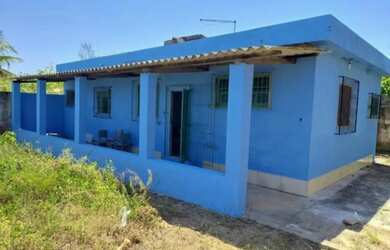 Imagem: A casa possui 3 Dormitórios, 2 Banheiros, 2 Vagas na garagem