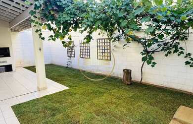 Imagem: A casa em condomínio possui 4 Dormitórios, 5 Banheiros, 5