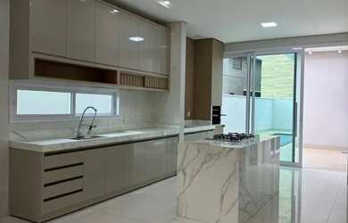 Imagem: A casa em condomínio possui 4 Dormitórios, 5 Banheiros, 4