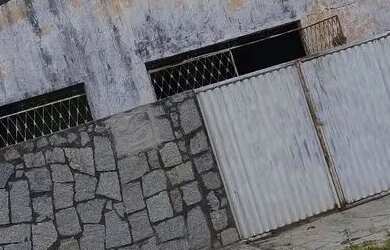 Imagem: A casa possui 2 Dormitórios, 2 Banheiros, 2 Vagas na garagem