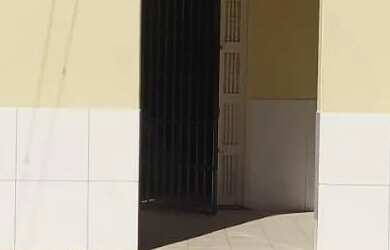 Imagem: A casa possui 5 Dormitórios, Acomodam 30 pessoas, 5 Vagas na