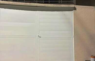 Imagem: A casa em condomínio para alugar possui 2 Dormitórios, 2 Banheiros