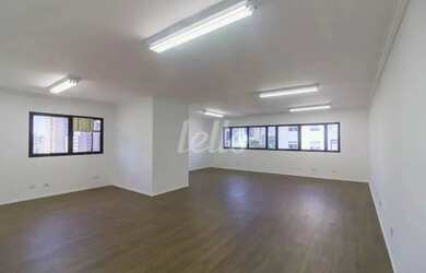 Imagem: O depósito possui 1 Vaga na garagem, 68m² de Área e está