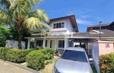 Imagem: A casa em condomínio possui 4 Dormitórios, 3 Banheiros, 2