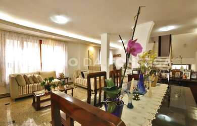 Imagem: A casa em condomínio possui 4 Dormitórios, 5 Banheiros, 4