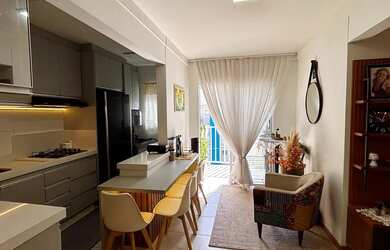 Imagem: O apartamento possui 2 Dormitórios, 1 Banheiro, 1 Vaga na garagem