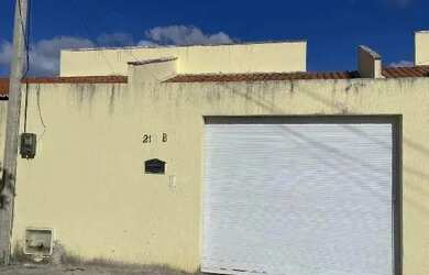 Imagem: A casa possui 2 Dormitórios, 1 Banheiro, 1 Vaga na garagem