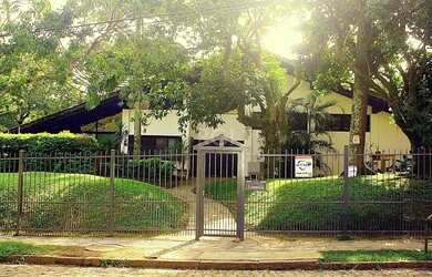 Imagem: A casa possui 5 Dormitórios, 5 Banheiros, 2 Vagas na garagem