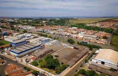 Imagem: O depósito possui 1.726m² de Área e está localizado em