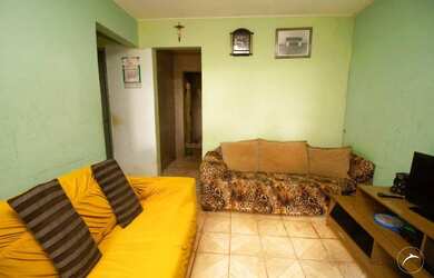 Imagem: A casa possui 3 Dormitórios, 2 Banheiros, 3 Vagas na garagem