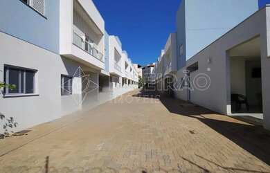 Imagem: A casa em condomínio possui 2 Dormitórios, 3 Banheiros, 1