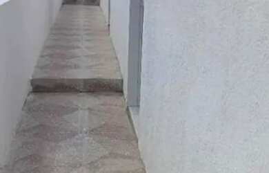 Imagem: A casa possui 2 Dormitórios, 1 Banheiro e está localizado